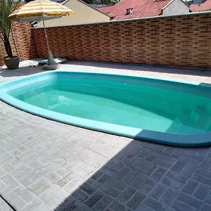 Casa Com Piscina Quarto em Acomodações Particulares